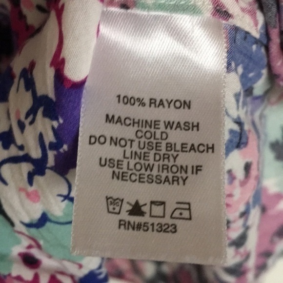 TWO by VINCE CAMUTO floral button front tie top - Picture 6 of 7